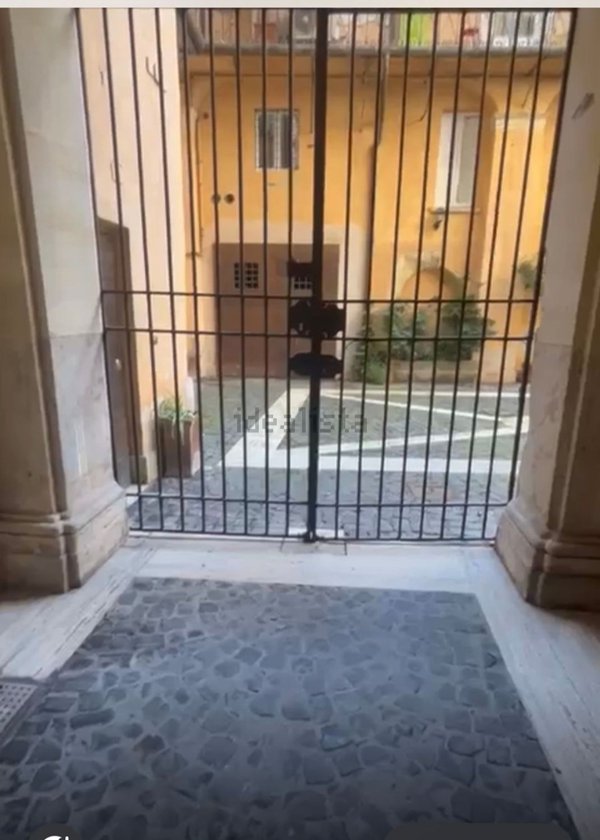 locale di sgombero in vendita a Roma in zona Campo Marzio