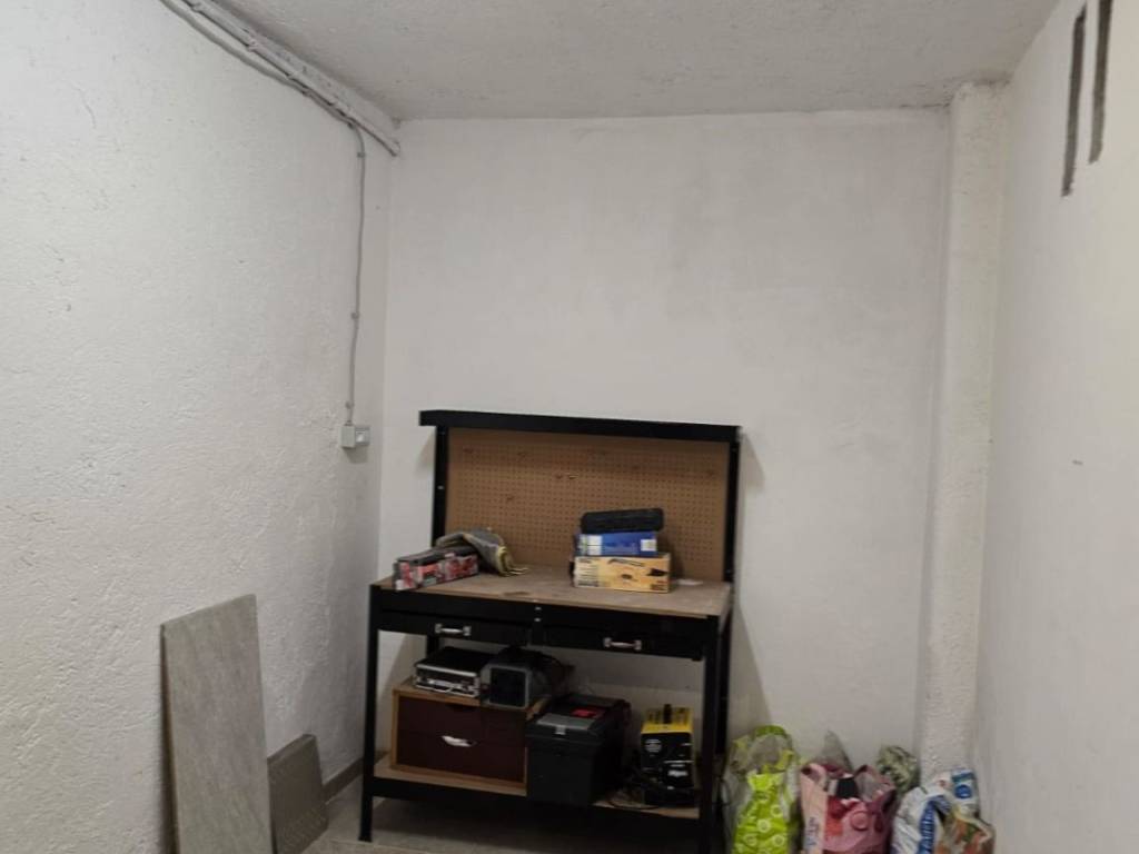 locale commerciale in vendita a Roma in zona EUR