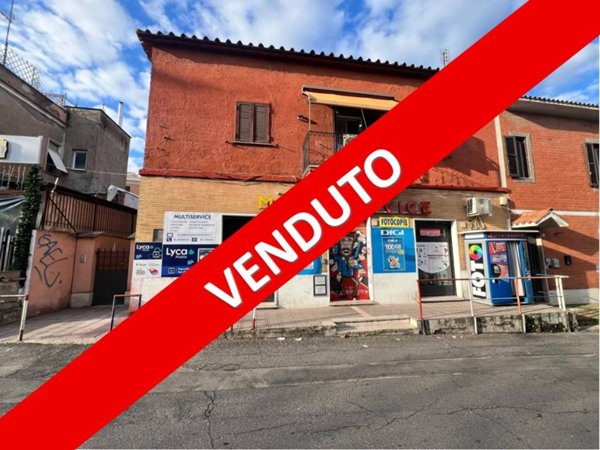 negozio in vendita a Roma in zona Tomba di Nerone