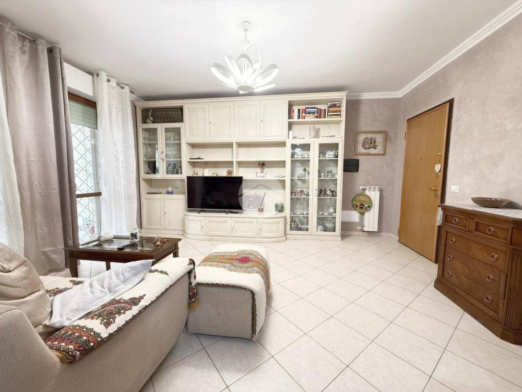 appartamento in vendita a Roma in zona Ponte di Nona