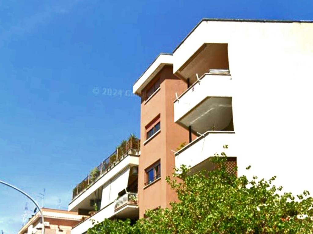 appartamento in vendita a Roma in zona Giuliano Dalmata