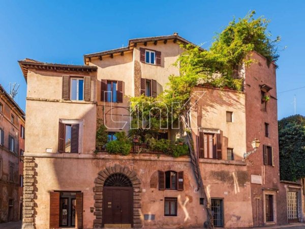 appartamento in vendita a Roma in zona Pigna - Sant'Angelo