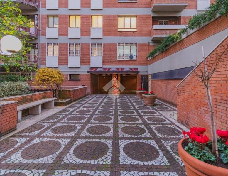 appartamento in vendita a Roma in zona EUR