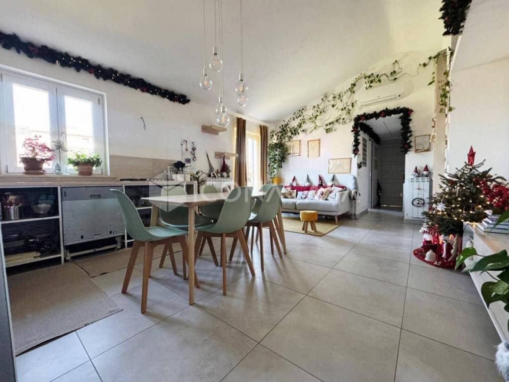 appartamento in vendita a Roma in zona Castelverde