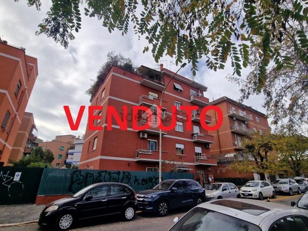 appartamento in vendita a Roma in zona Tuscolano