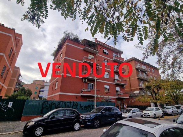 appartamento in vendita a Roma in zona Tuscolano