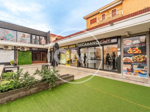 negozio in vendita a Roma in zona Lunghezza