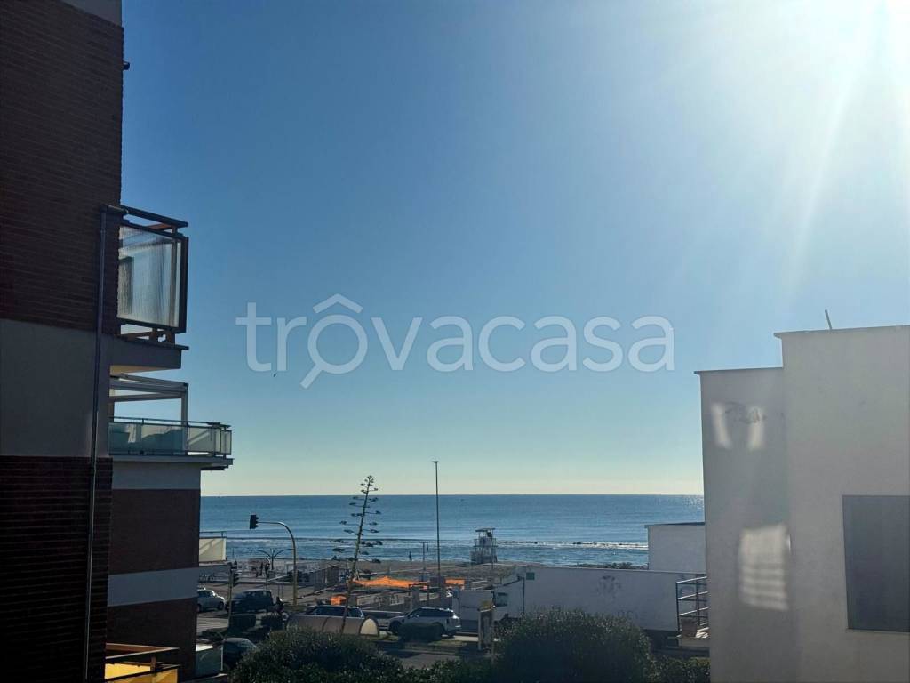 appartamento in vendita a Roma in zona Ostia
