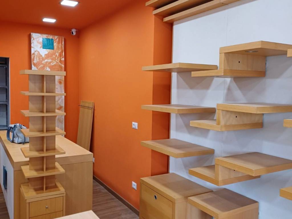 negozio in vendita a Roma in zona Torrevecchia