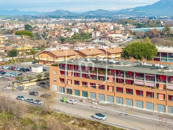 appartamento in vendita a Roma in zona Torre Angela