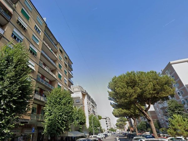 negozio in vendita a Roma in zona Prenestino-Labicano