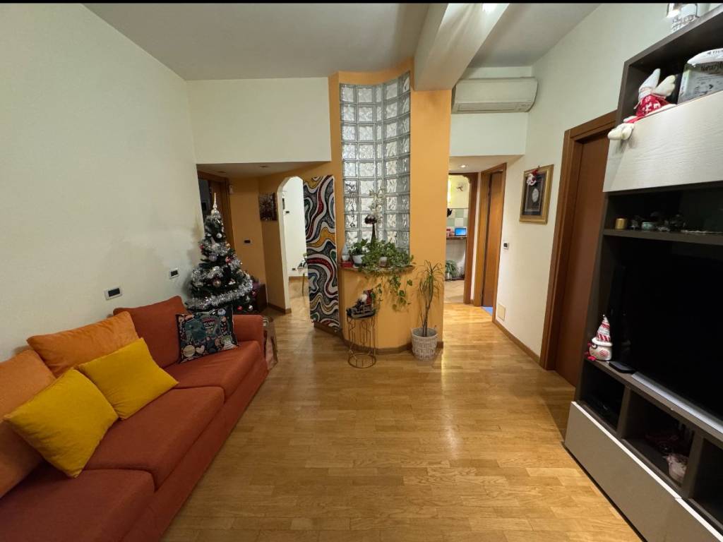 appartamento in vendita a Roma in zona Tuscolano