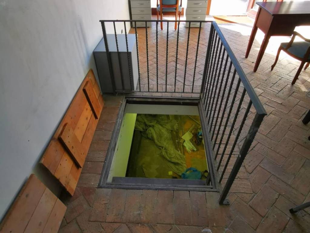 negozio in vendita a Roma in zona Castel Fusano