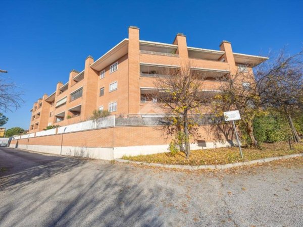 appartamento in vendita a Roma in zona Torre Angela