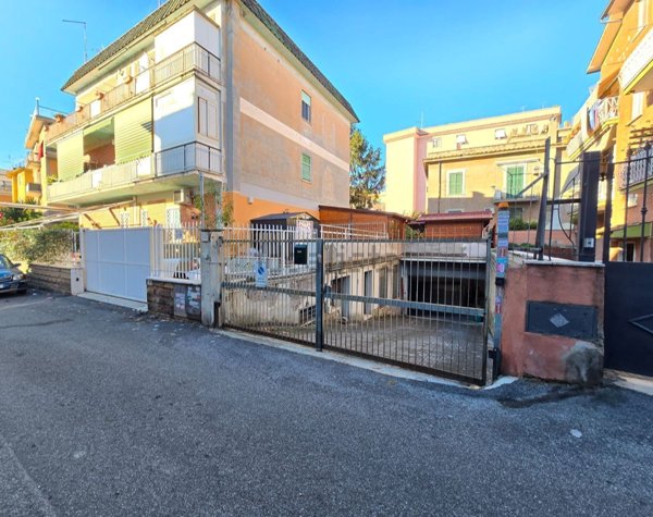 locale di sgombero in vendita a Roma in zona Torre Maura
