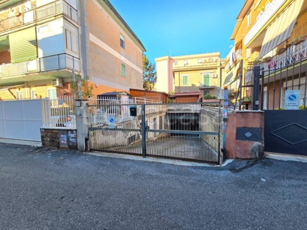 locale di sgombero in vendita a Roma in zona Torre Maura
