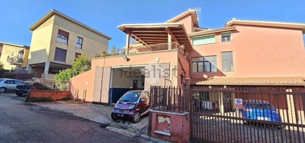 ufficio in vendita a Roma in zona Casal Morena