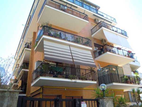 appartamento in vendita a Roma in zona Tomba di Nerone