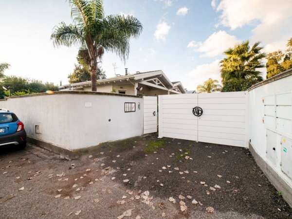 casa indipendente in vendita a Roma in zona Ostia Antica