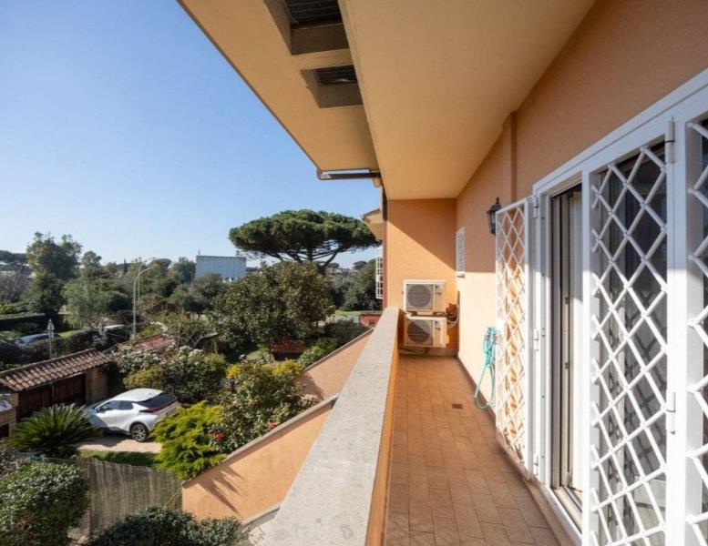 casa indipendente in vendita a Roma in zona Casal Palocco