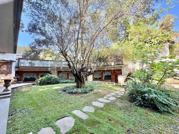 casa indipendente in vendita a Roma in zona EUR