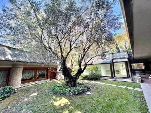 casa indipendente in vendita a Roma in zona EUR