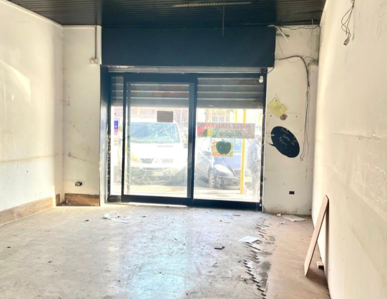 negozio in vendita a Roma in zona Romanina