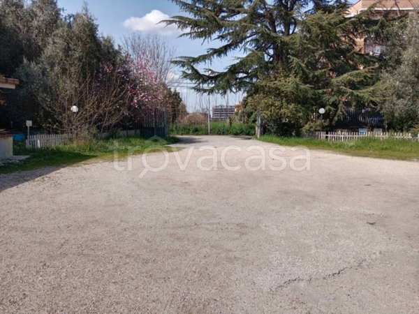 locale commerciale in vendita a Roma in zona Osteria del Curato