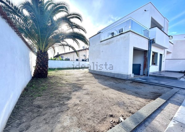 casa indipendente in vendita a Roma in zona Casal Palocco
