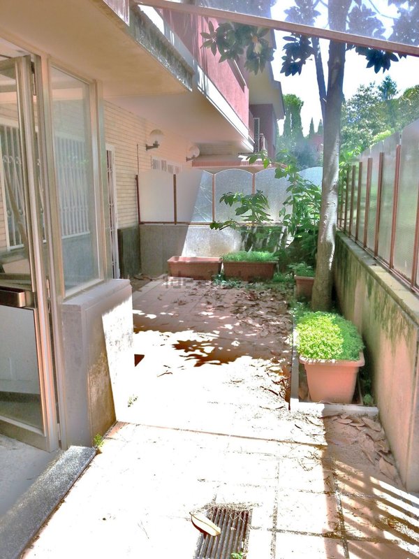 casa indipendente in vendita a Roma in zona Tomba di Nerone