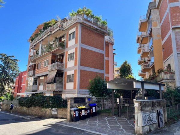 appartamento in vendita a Roma in zona Giuliano Dalmata