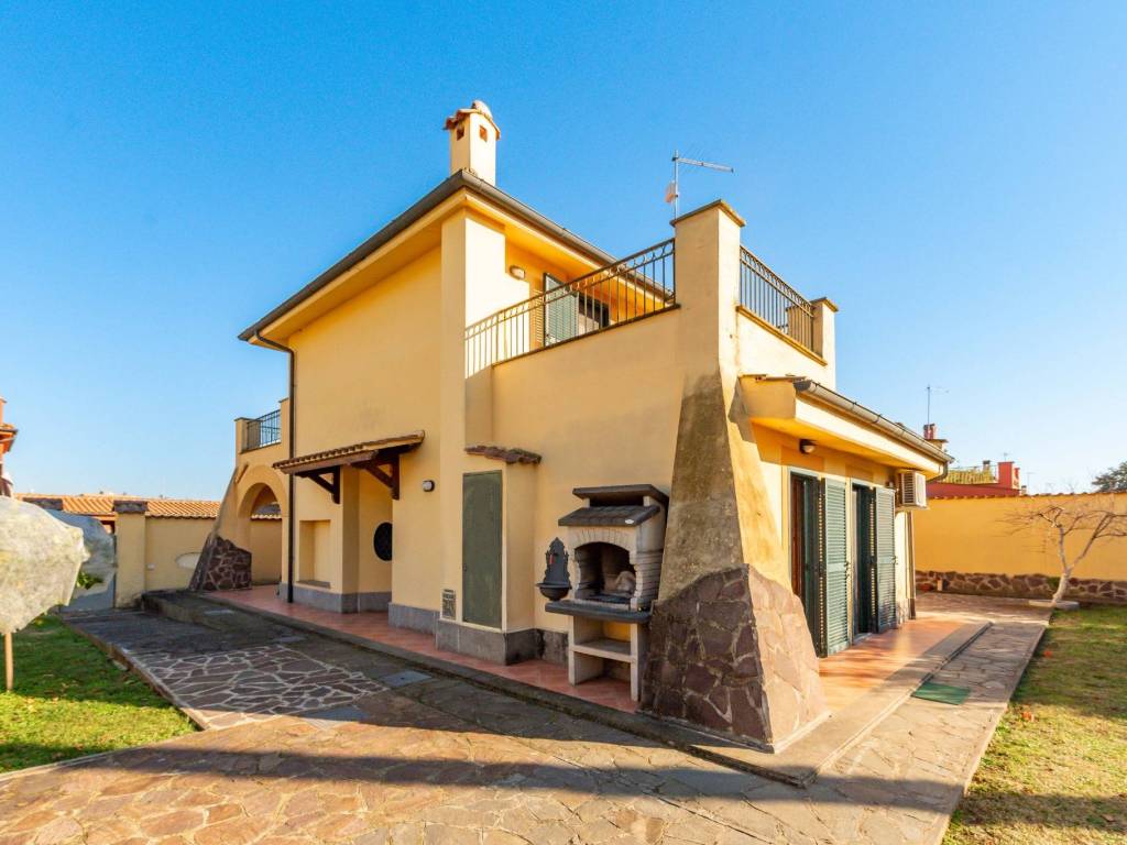 casa indipendente in vendita a Roma in zona Finocchio