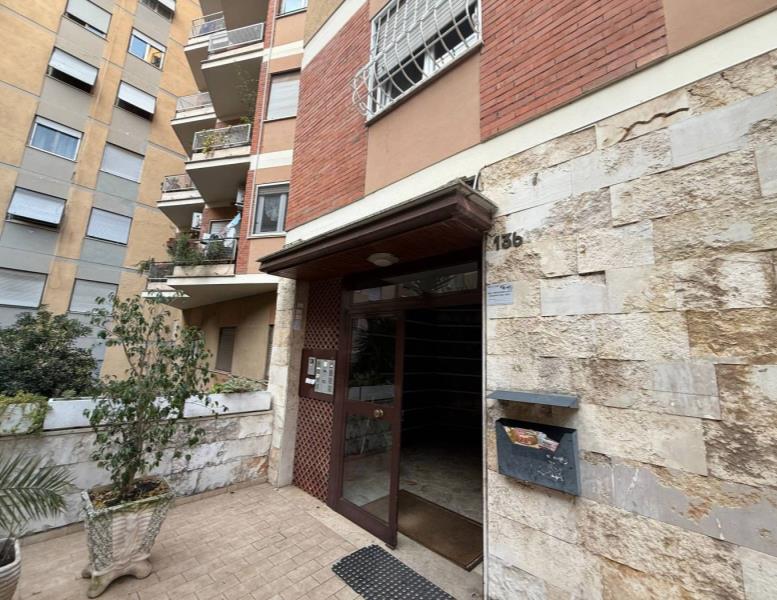ufficio in vendita a Roma in zona Ostiense