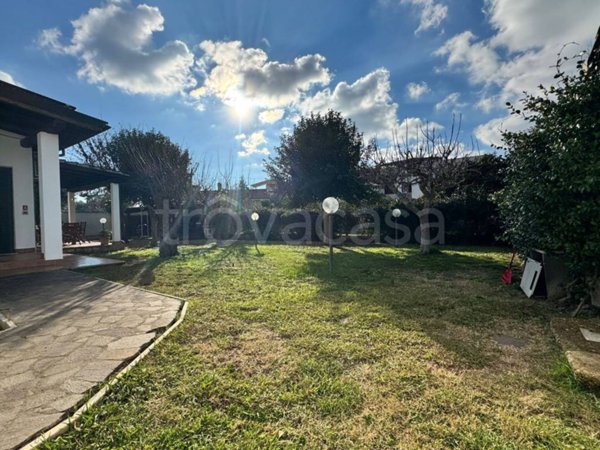 casa indipendente in vendita a Roma in zona Infernetto