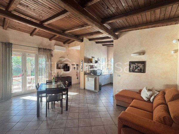 casa indipendente in vendita a Roma in zona Infernetto