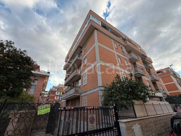 appartamento in vendita a Roma in zona Corviale