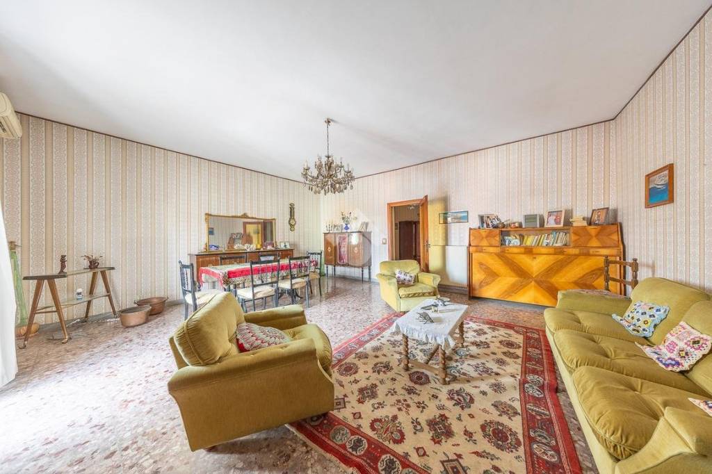 appartamento in vendita a Roma in zona Giardini di Corcolle