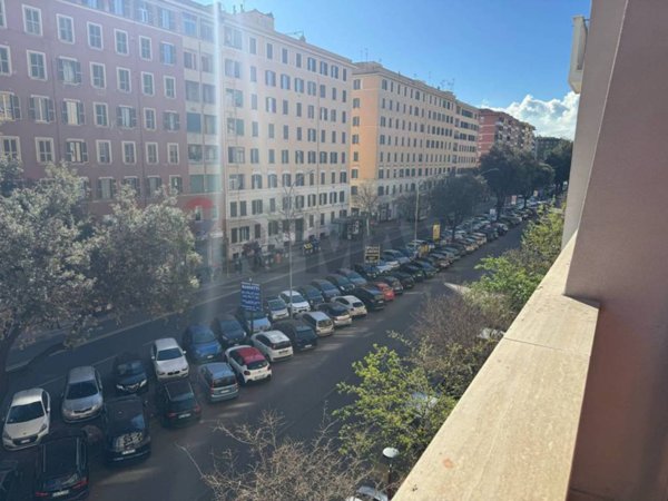 appartamento in vendita a Roma in zona Ostiense
