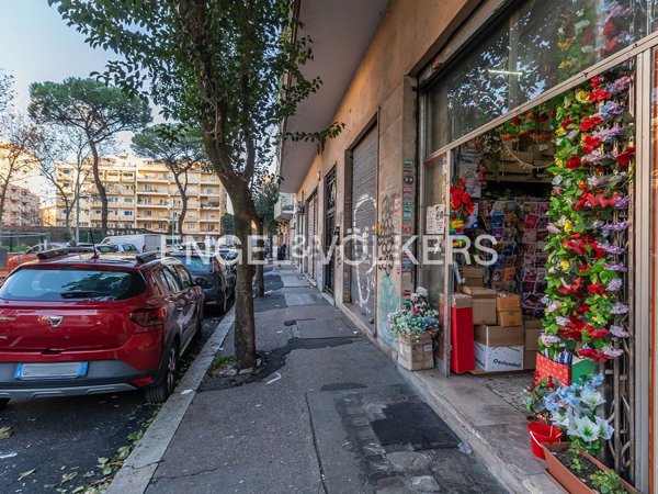 locale commerciale in vendita a Roma in zona Ostiense