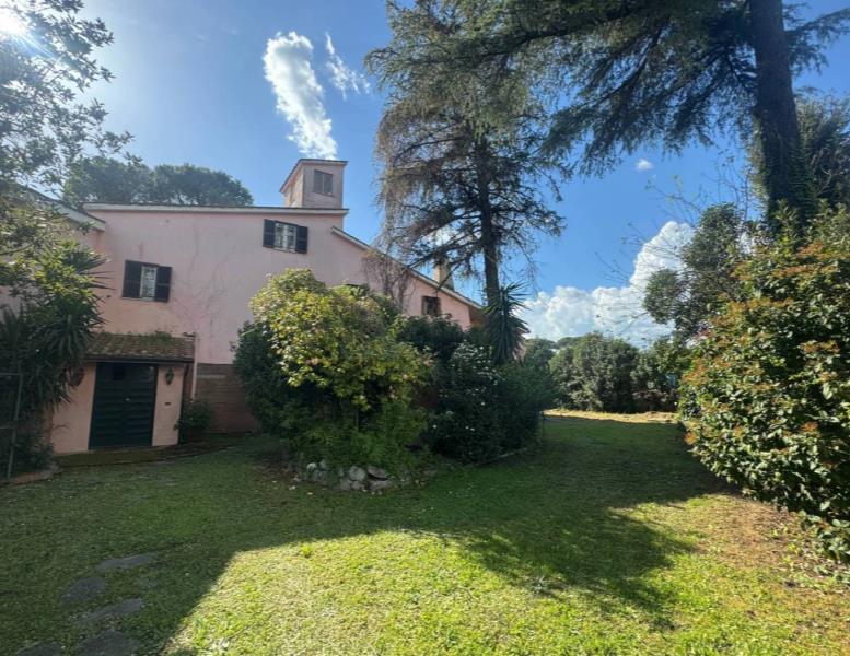 casa indipendente in vendita a Roma in zona Torrino