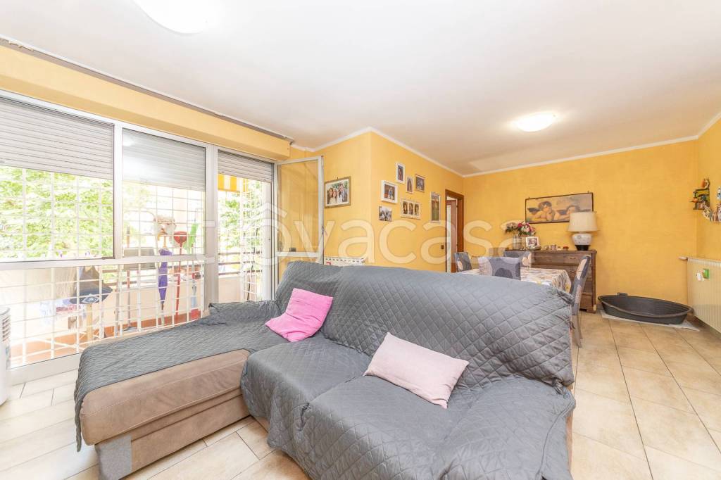 appartamento in vendita a Roma in zona Torre Maura