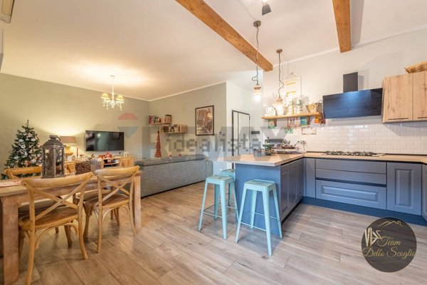 appartamento in vendita a Roma in zona Appio Pignatelli