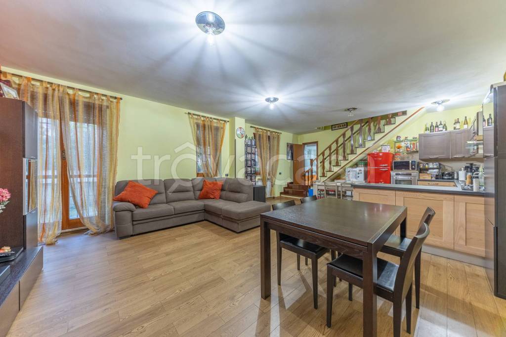 appartamento in vendita a Roma in zona Torre Angela