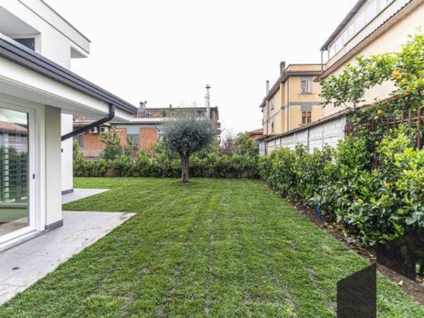 casa indipendente in vendita a Roma in zona Osteria del Curato