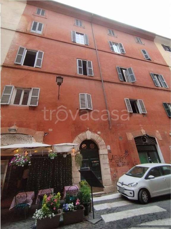 appartamento in vendita a Roma in zona Parione/Sant'Eustachio