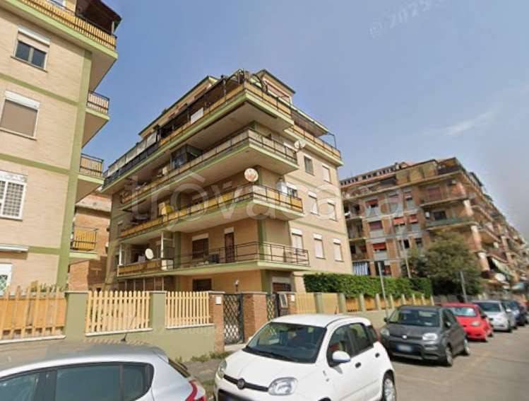 appartamento in vendita a Roma in zona Ostia Antica