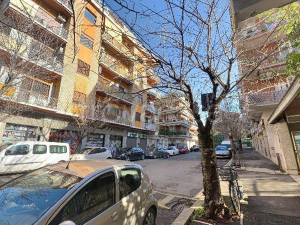 appartamento in vendita a Roma in zona Ostiense