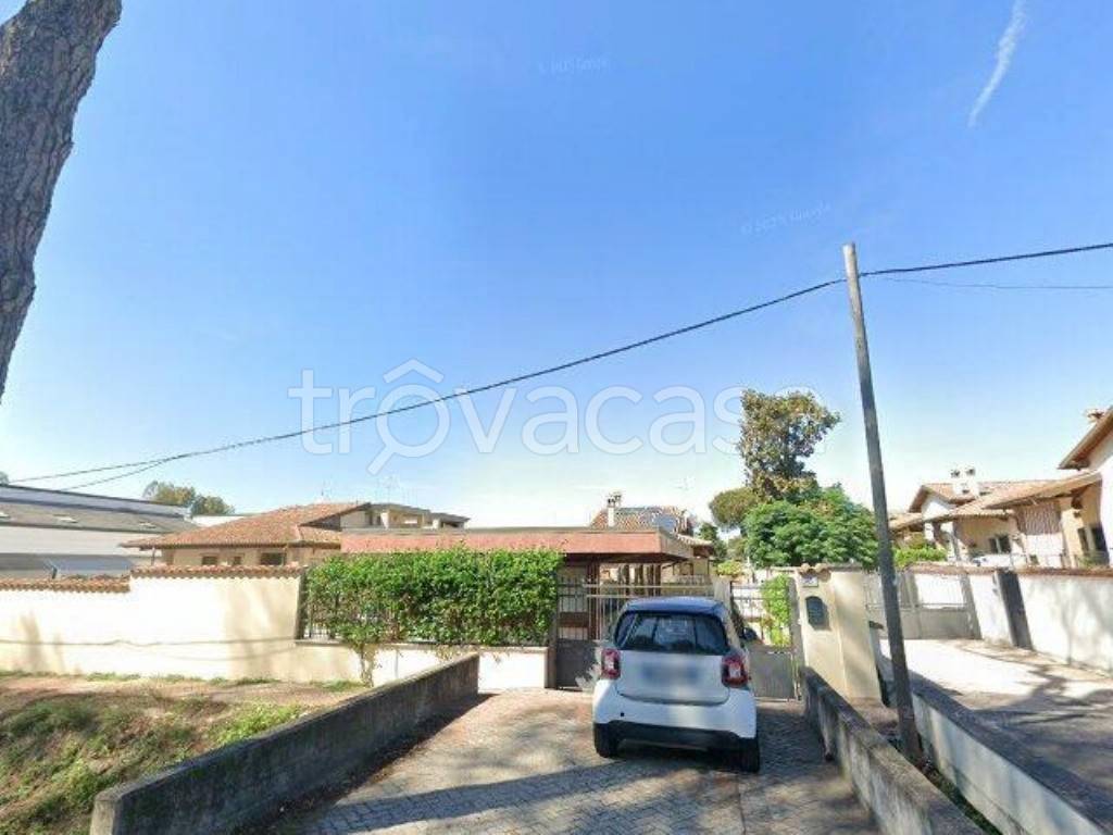 appartamento in vendita a Roma in zona Castel Porziano