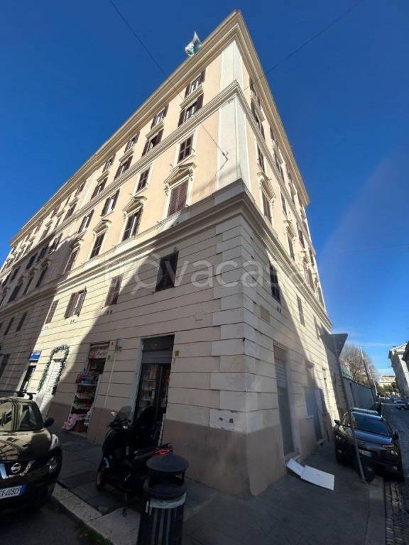 negozio in vendita a Roma in zona Castro Pretorio