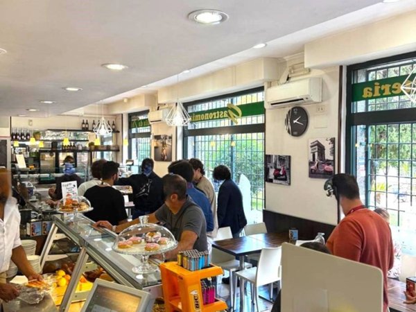 negozio in vendita a Roma in zona Torrino